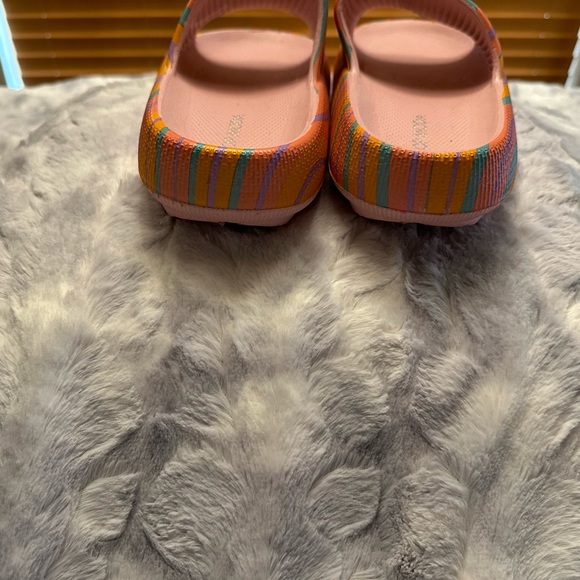 TOP MODA MULTI COLOR CLOUD SLIDES - Picture 3 of 4